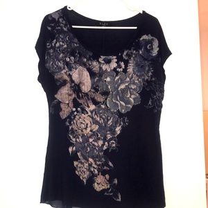 Round neck flowered top